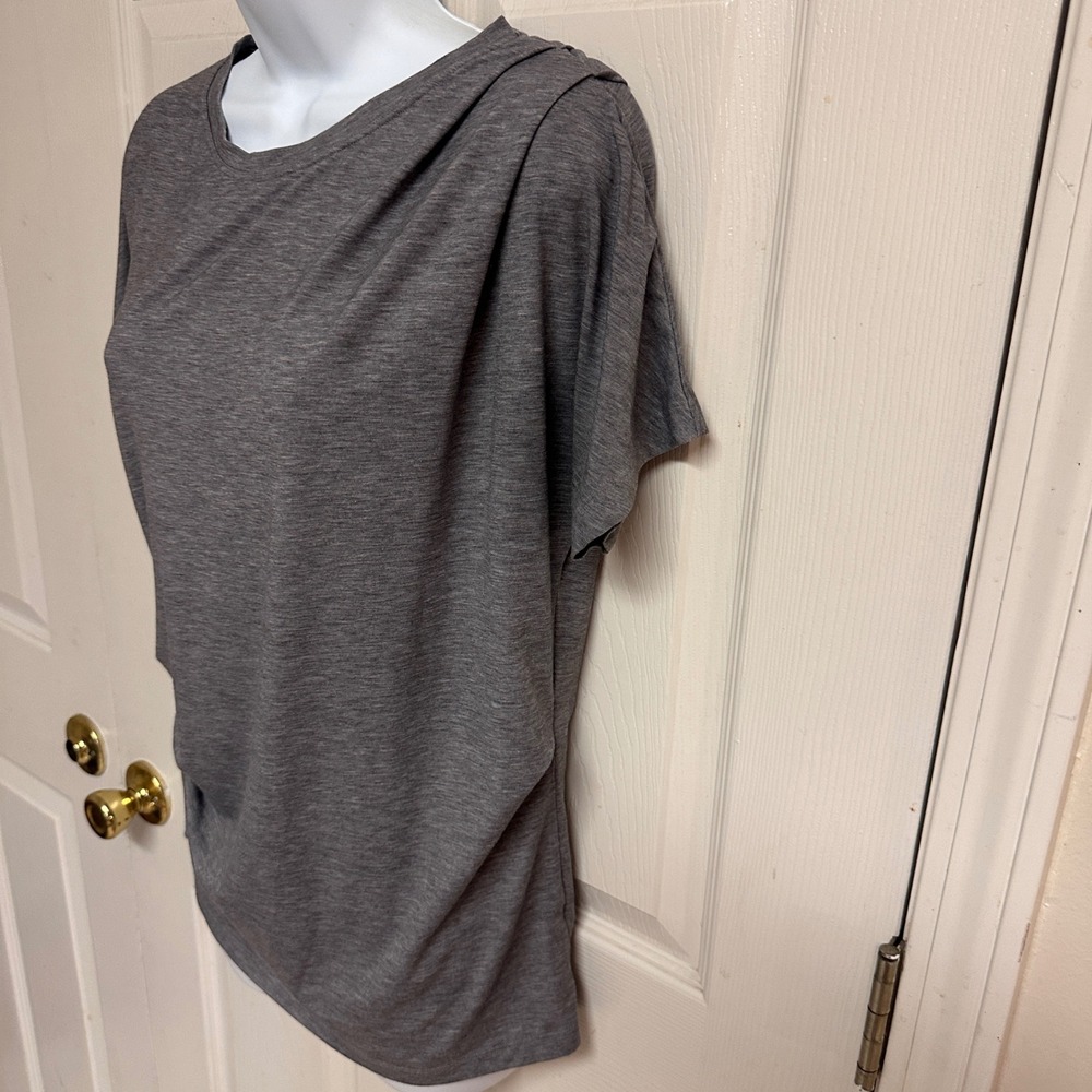 Athleta Essence Pleated Tee Gray Short Sleeve Athleisure Top Size S - Picture 8 of 11